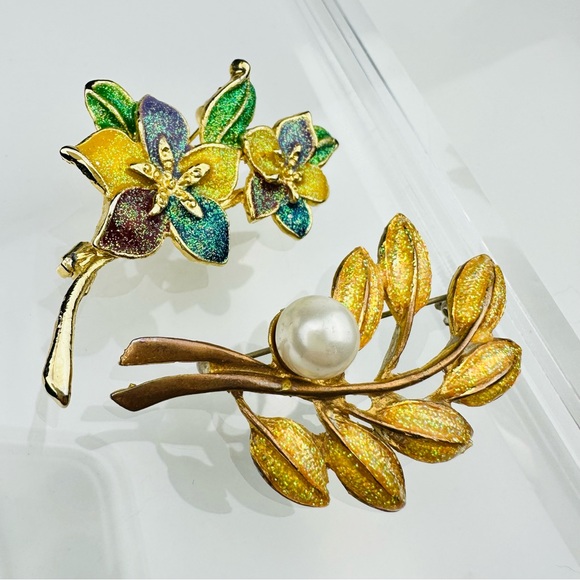 Vintage Two Floral Flower Leaf Glass Pearl Glitter Brooches - Picture 6 of 13